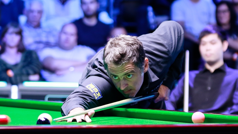 Ronnie O'Sullivan playing left-handed against He Guoqiang on Tuesday