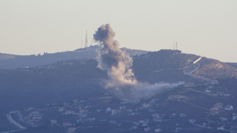 Ionsaí buamála déanta ag fórsaí Iosrael ar shráidbhaile Kfar Kila i ndeisceart na Liobáine