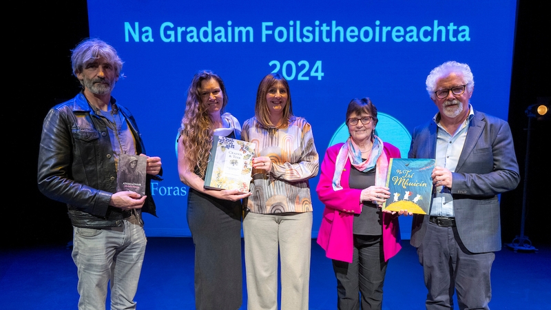 Eoghan Mac Giolla Bhríde, Siobhán Prendergast agus Neasa Ní Chonchubhair, Áine Ní Ghlinn agus Tadhg Mac Dhonnagáin. [Pic: Andrew Downes, xposure]