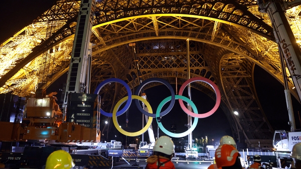 Workers removed the 30-tonne rings from the Paris landmark overnight