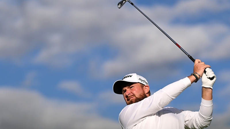 Lowry plays in to the 17th hole