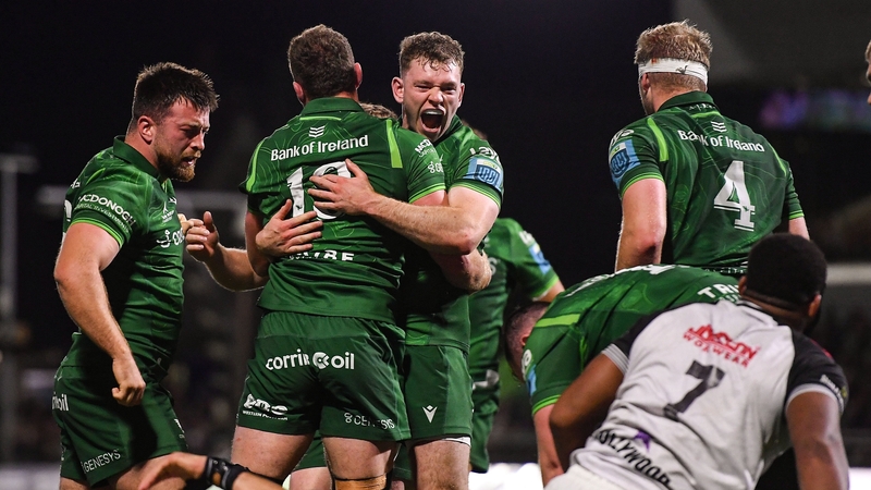 Connacht celebrate Oísin Dowling's try