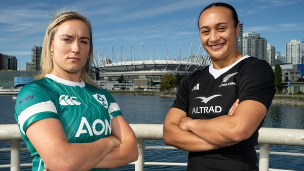 Captain Edel McMahon of Ireland (L) and Ruahei Demant, skipper of New Zealand ahead of the team's WXV tie