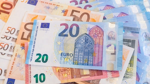 Pictures of blue 20 and orange 50 euro notes