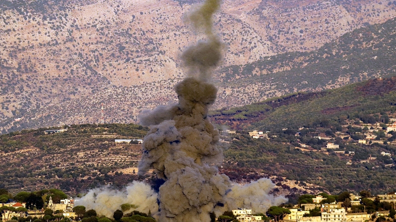 Deisceart na Liobáine á phlúchadh ag diúracáin agus airtléire na nIosraelach