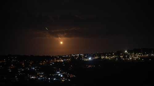 Many rockets, fired from Iran, are seen over Jerusalem on October 01, 2024. Photo: Getty Images