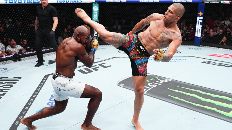 Alex Pereira connects with a kick in his victory over Khalil Rountree Jr