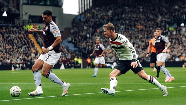 Rasmus Hojlund of Manchester United in action with Diego Carlos of Aston Villa