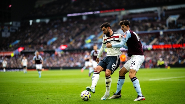 Bruno Fernandes (L) and Pau Torres battle for the ball
