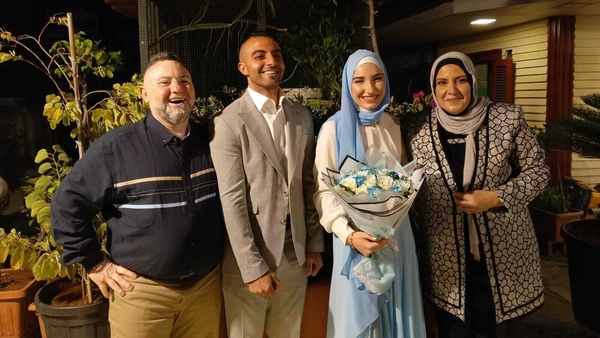 Ghadir Zabad with her parents at her wedding to Ali Kachab