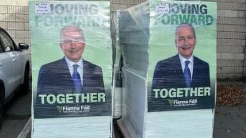 Pictures obtained by RTÉ News revealed that Fianna Fáil has printed posters