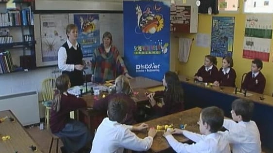 Science lesson, Castle Park School, Dalkey (2004)
