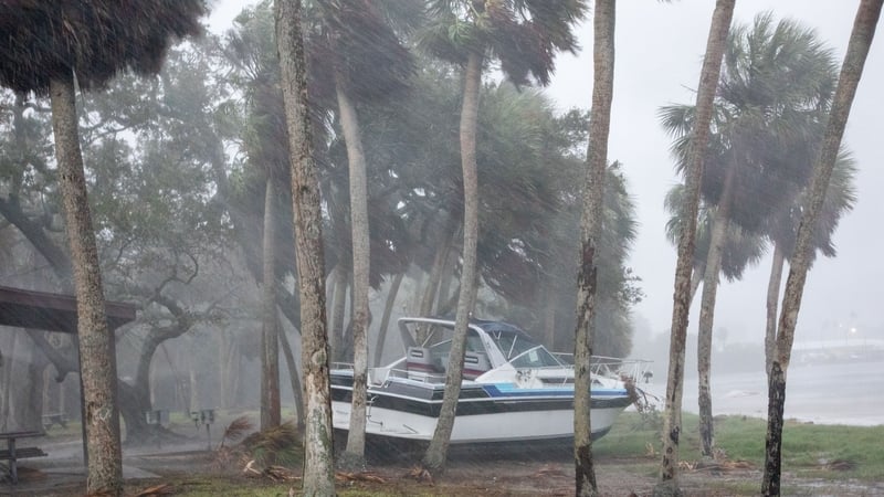 Damáiste mór déanta ag Spéirling Milton ar fud Florida