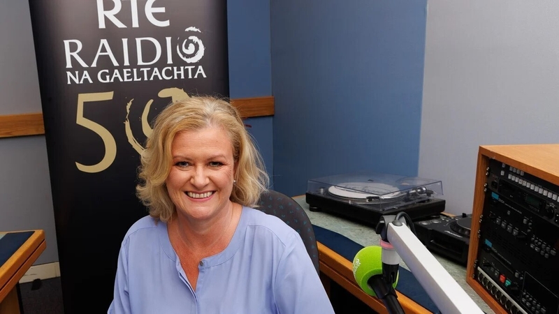 Máirín Ní Ghadhra, láithreoir An tSeachtain ar Raidió na Gaeltachta.