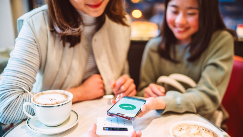 In the 12 months to the end of June, a total of 1.4 billion contactless payments were made, valued at almost €25 billion.