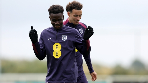 Bukayo Saka (L) and Curtis Jones