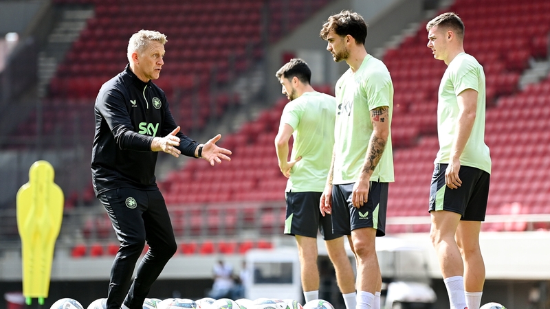 Heimir Hallgrimsson working with Troy Parrott and Evan Ferguson at the stadium ahead of Sunday's Greece game