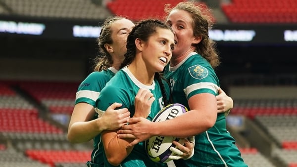 Amee Leigh Murphy Crowe celbrates a try against the United States