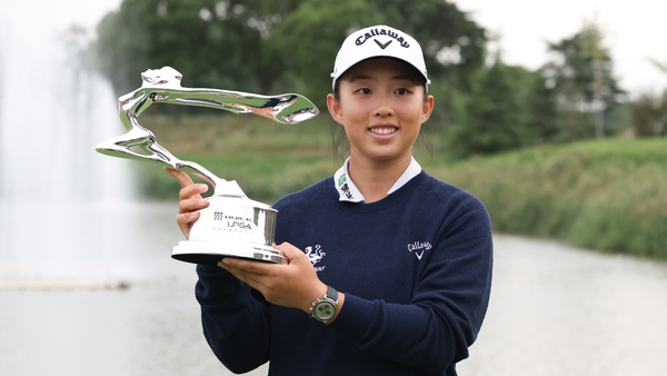 Ruoning Yin poses with the trophy after winning the final round