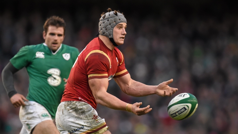 Jonathan Davies in action against Ireland during the 2016 Six Nations
