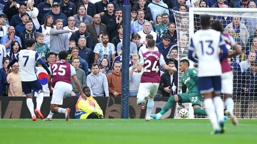 Son Heung-Min scores Tottenham Hotspur's fourth goal