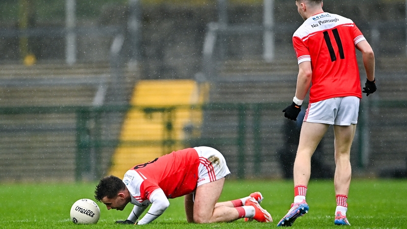 Conor Ryan of Pádraig Pearses loses his footing but not the match