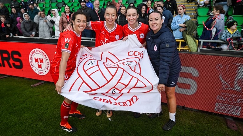 (L to R): Noelle Murray, Pearl Slattery, Rachel Graham and Rebecca Creagh celebrate their cup triumph