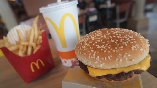 McDonald's results echoed recent warnings from restaurant operators Domino's Pizza, Chipotle Mexican Grill and Starbucks that Americans were spending less on dining out