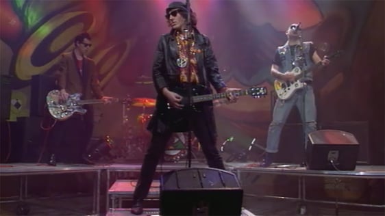 The Golden Horde perfom '100 Boys' on 'Jo-Maxi' in 1989.