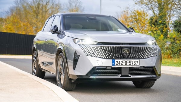 Peugeot E-3008