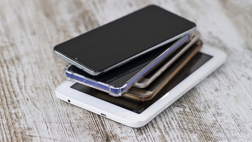 70% of people who had recently replaced their phone keep their old device at home, new CSO figures show