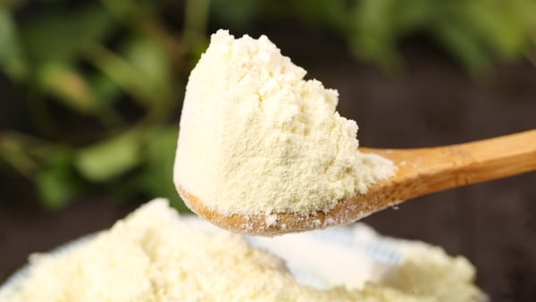 Táirgí bhainne fhoirmle do naíonáin SMA tarraingthe ag Nestlé