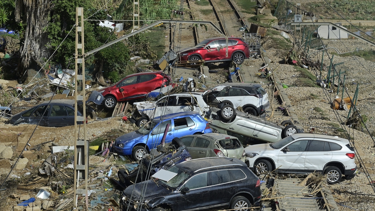 95 dead in Spain as the search operation continues following floods