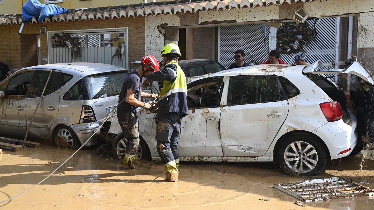 Spain floods: Red alert issued