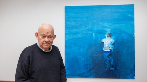 Brian Maguire - ag síor-cheistiú éagóracha domhanda an tsaoil.
[Pic: Naoise Culhane]