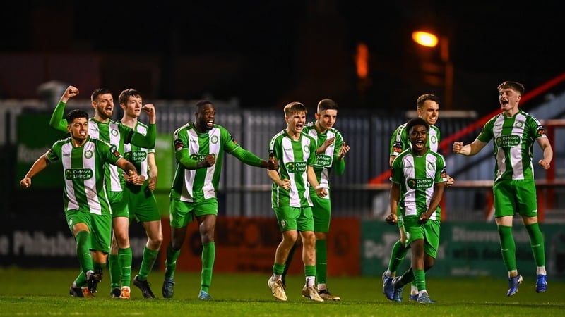 The Bray Wanderes squad celebrate