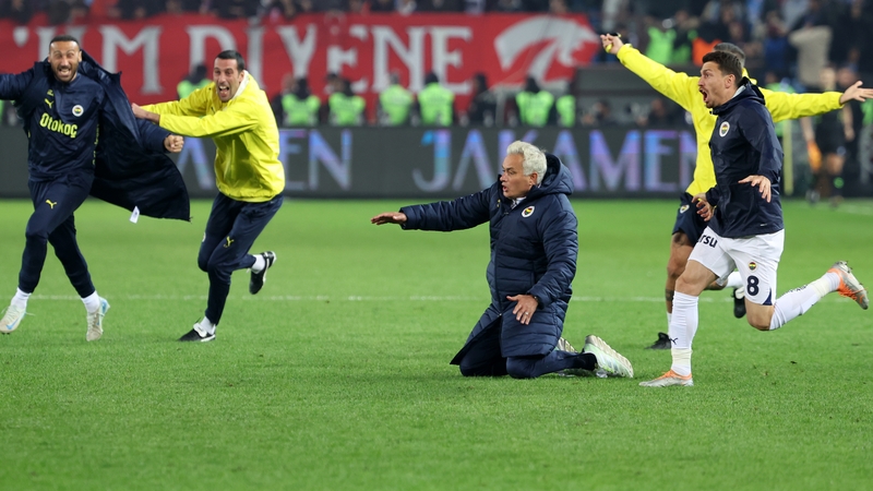 Jose Mourinho celebrates Sofyan Amrabat's late winner for Fenerbahce