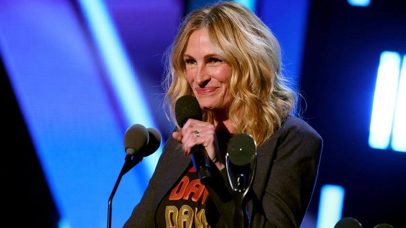 Julia Roberts: "There is a time to hope, there is a time to pray and there is time to vote. Today is the day."
