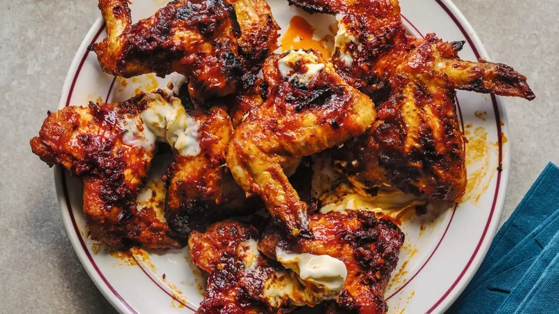 Devilled chicken wings with smoked paprika and honey