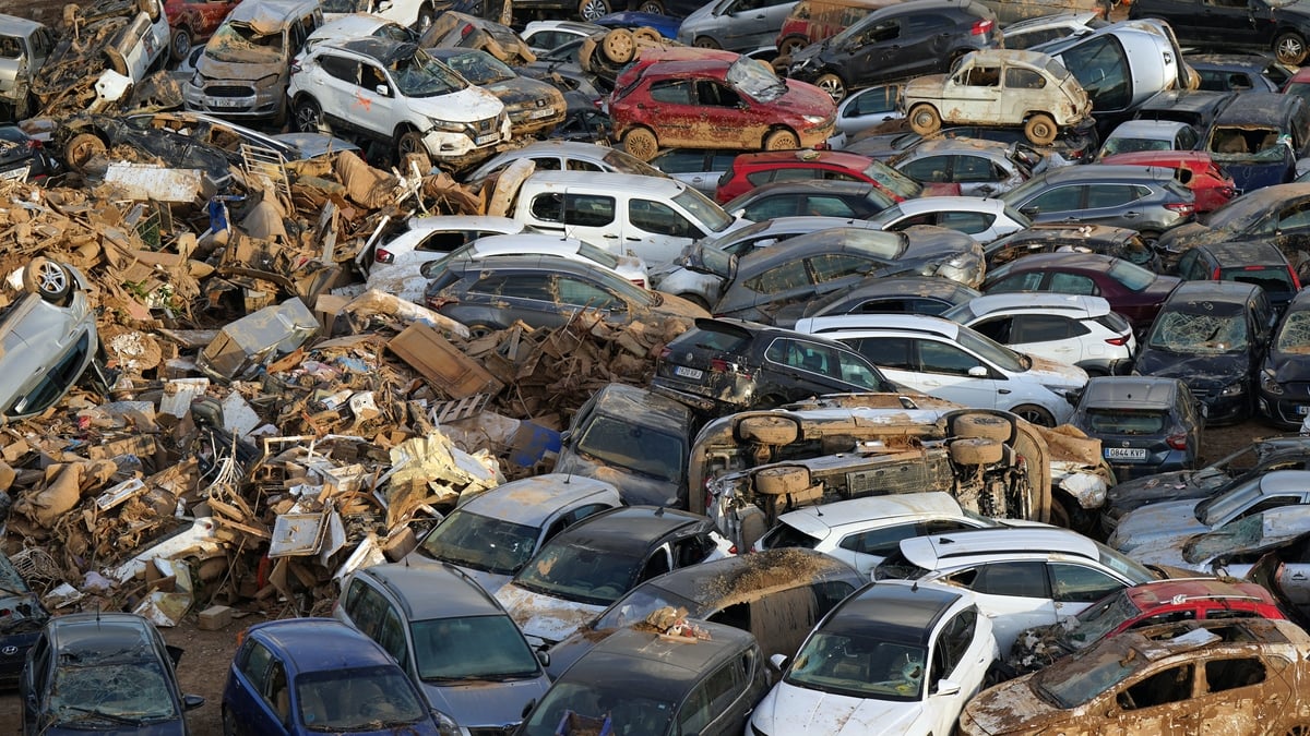 Caoimhin Mac Lochlainn as Leitir Ceanainn.