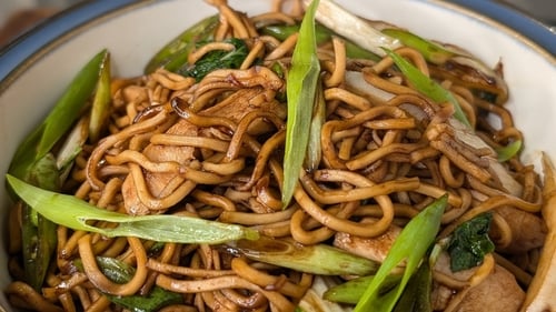 Wade Murphy's fakeaway chicken choi mein: Today