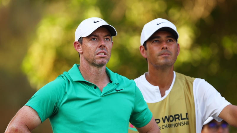 McIlroy tied for lead in Dubai
