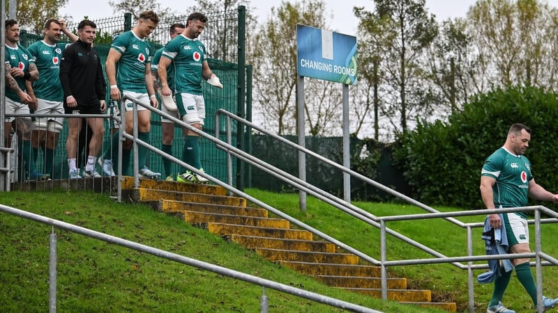 Caelan Doris (c) with the team at yesterday's captain's run at UCD