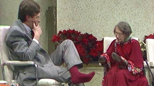 Chiropodist-turned-psychic reads Pat Kenny's fortune in his shoes