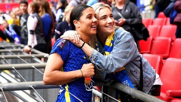 Sam Kerr (L) and Kristie Mewis after Chelsea won the FA Cup in 2022