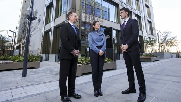 Minister for Finance Jack Chambers (right) joined Rachael Ingle, CEO of Aon Ireland and Greg Case, global CEO of Aon, at the opening of the company's new Dublin offices today