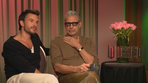 Jonathan Bailey and Jeff Goldblum talking to RTÉ Entertainment