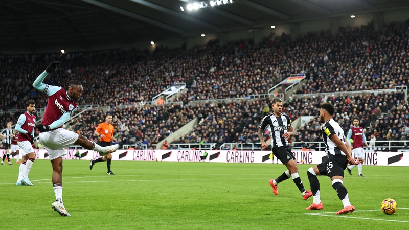 Aaron Wan-Bissaka drills home West Ham's second goal