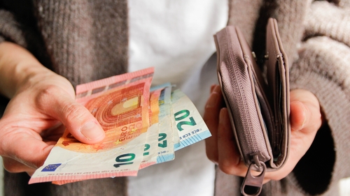 In response to questions on their personal finances, 25% of respondents said they expect to be better off in twelve months.