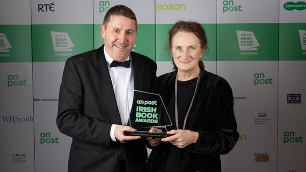 Máirtín Mac Con Iomaire agus Dorothy Cashman ag Gradam An Post Dé Céadaoin seo caite.